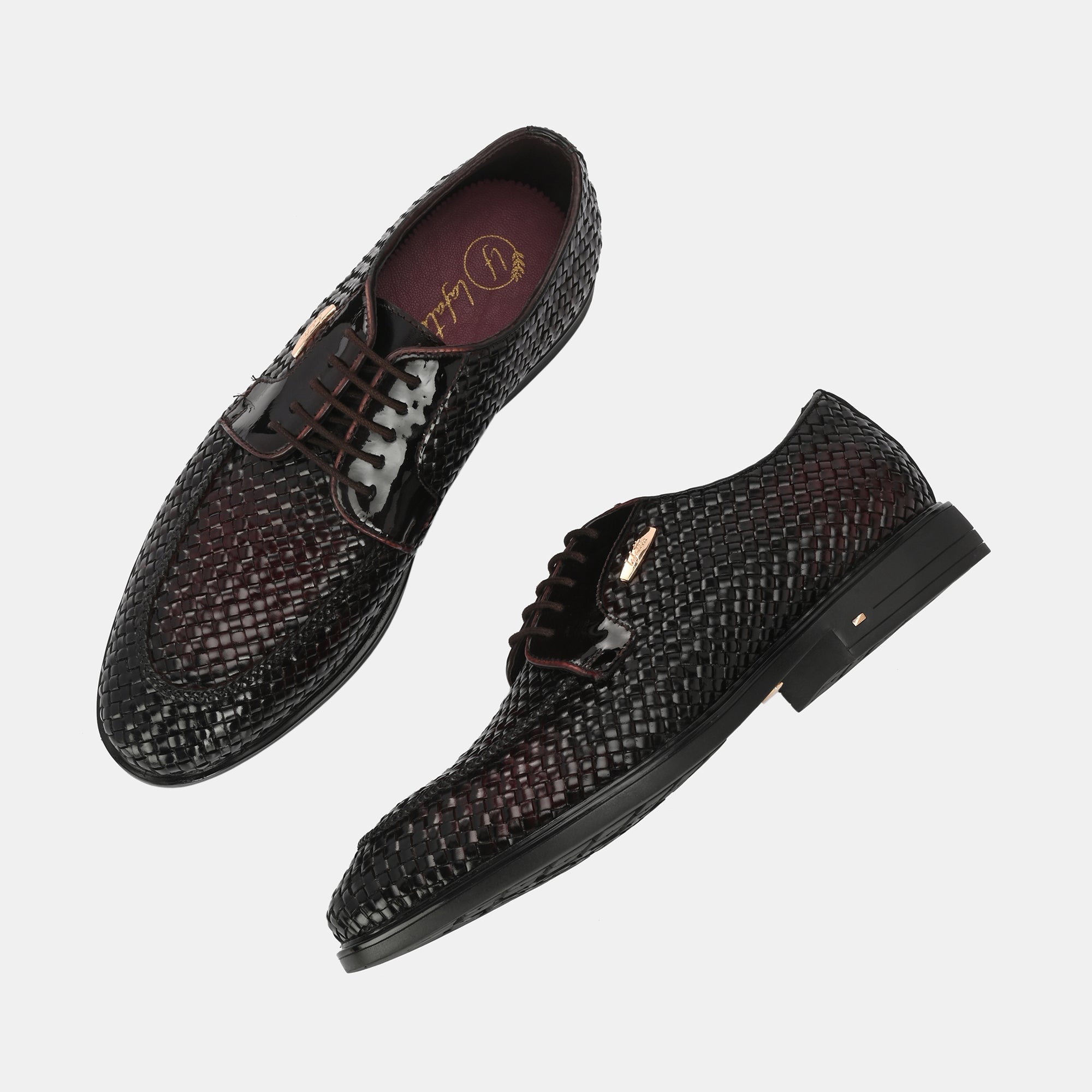 Woven lace clearance up shoes